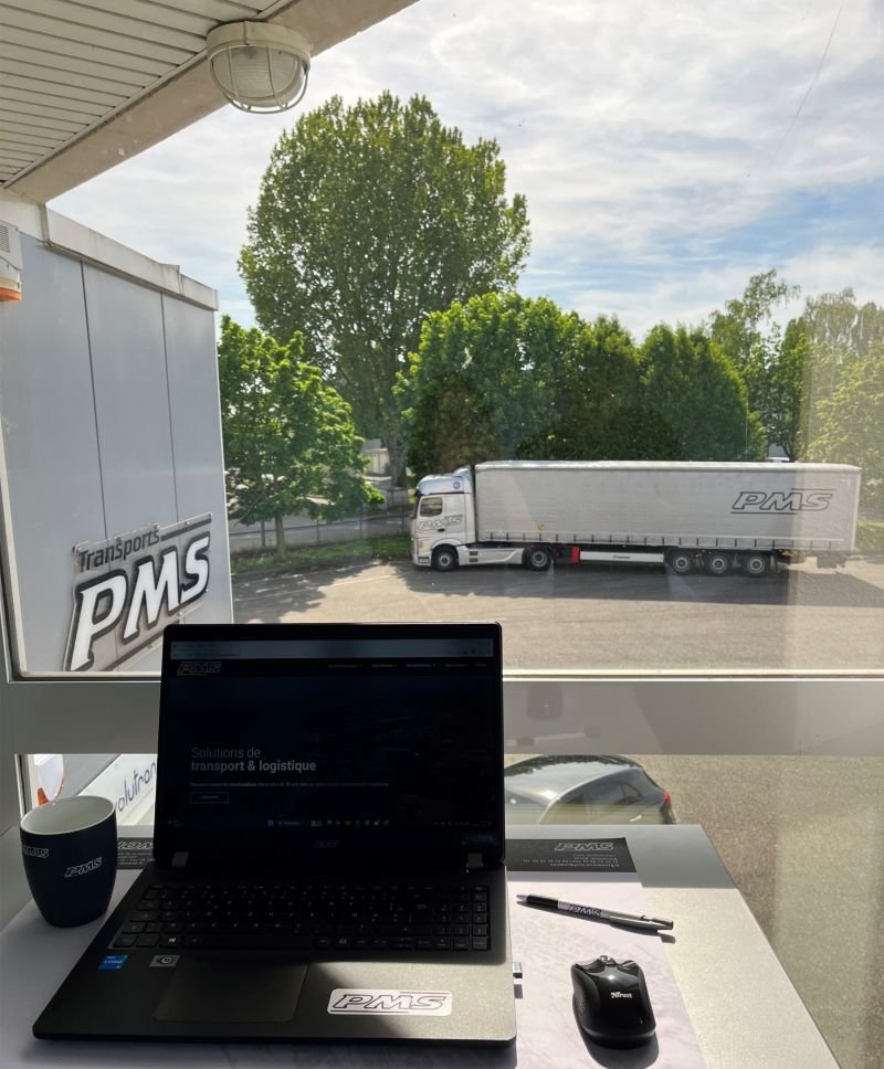 Bureaux vue sur le camion PMS